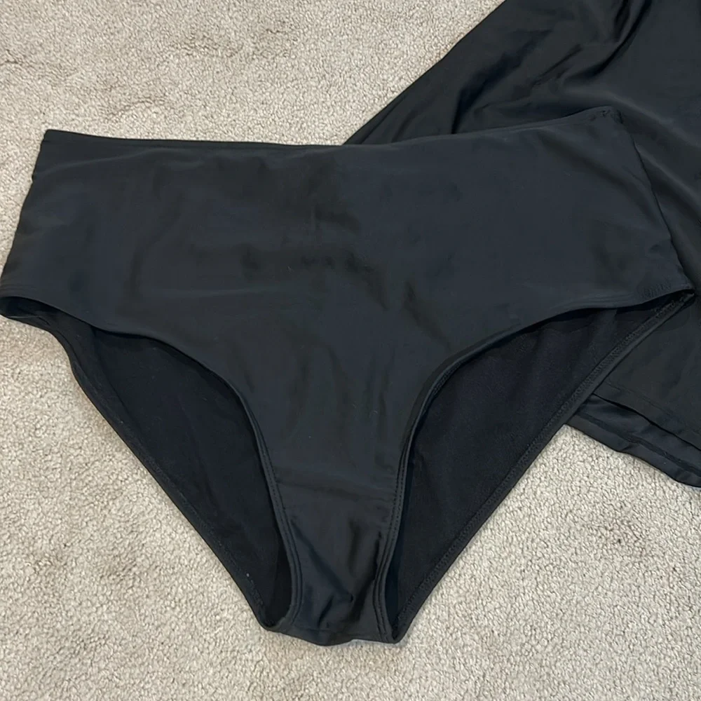 Two Piece Tankini Swimsuit - Picture 4 of 5